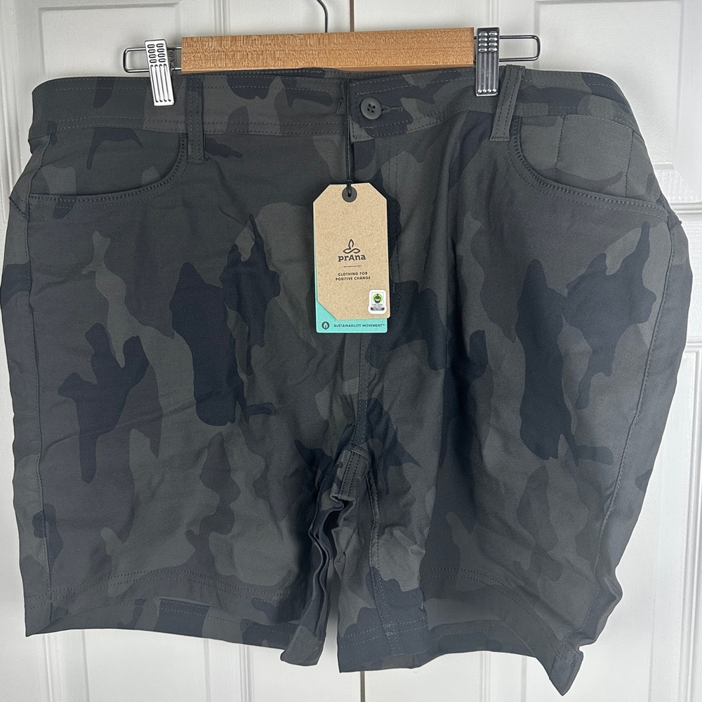 PrAna by Columbia Sportswear Halle 7” Short Plus II Charcoal Camo Women’s 18 W